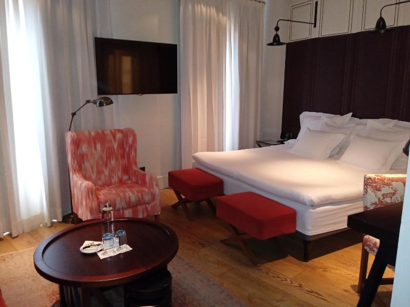 Junior Plaça Suite image 4