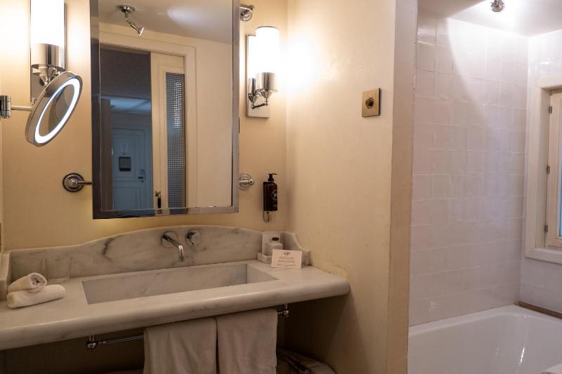 Intimate Suite image 4
