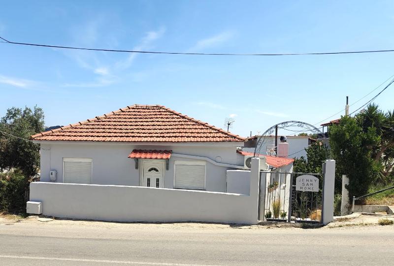 Jenny Sam renovated house for 5 near center and be - image 1