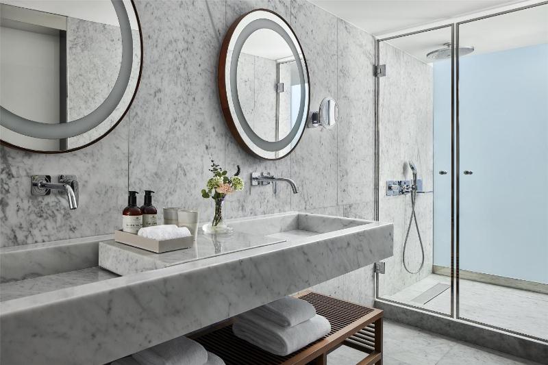 Suite with Terrace and View image 3