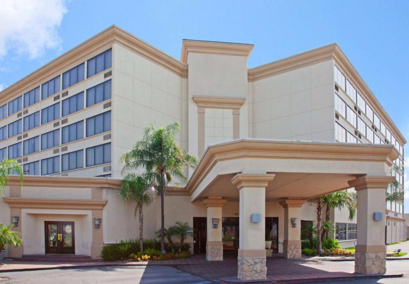 Wyndham Houston Hobby Airport - image 19