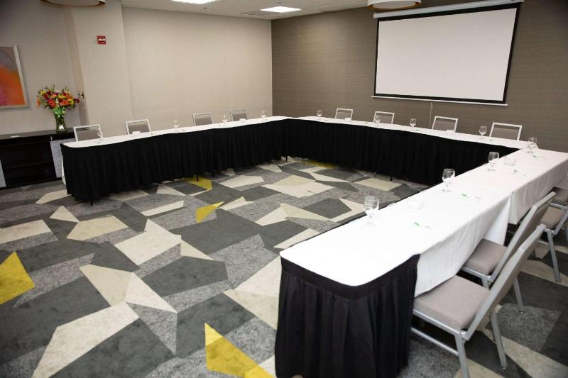 Wyndham Houston Hobby Airport - image 18