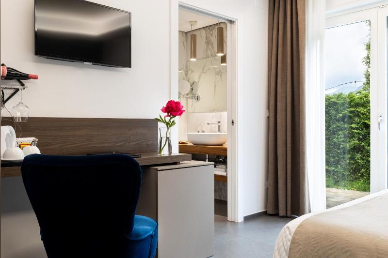 Double Room image 2