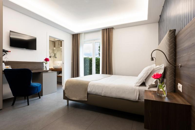 Double Room image 3