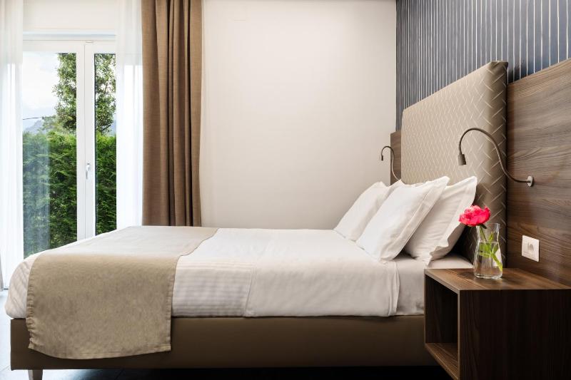 Double Room image 4
