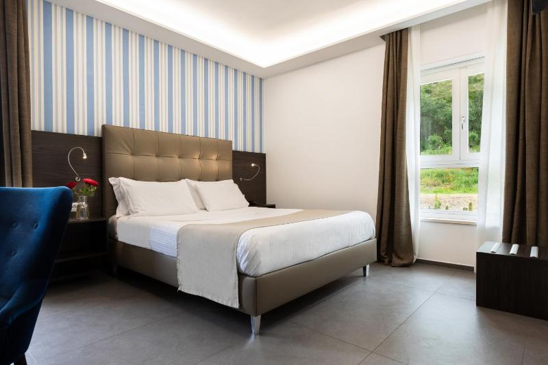 Double Room image 2