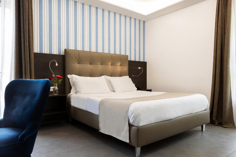 Double Room image 3