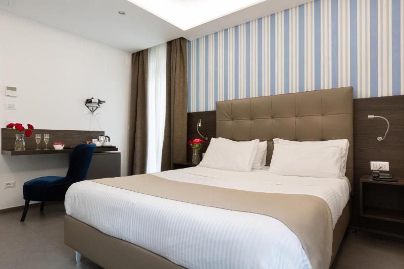 Double Room image 4