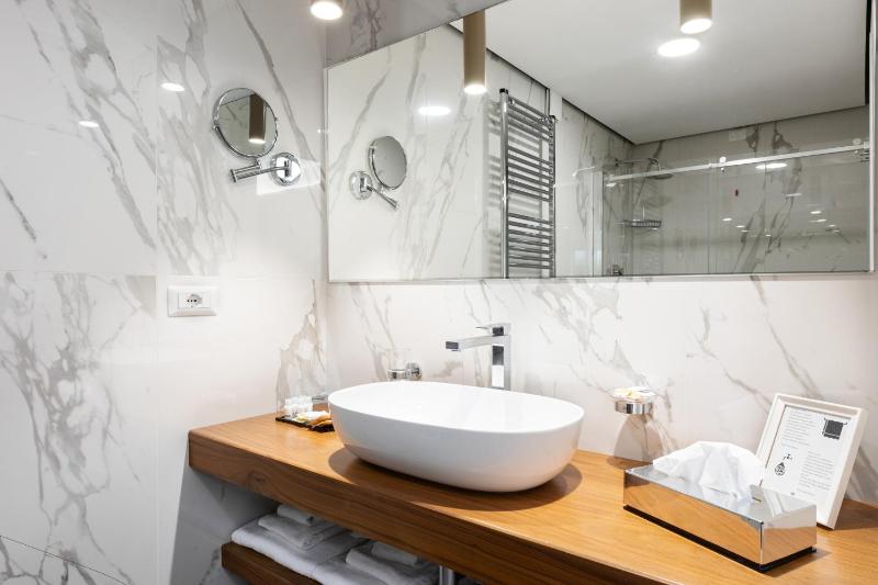 Superior Double Room image 1