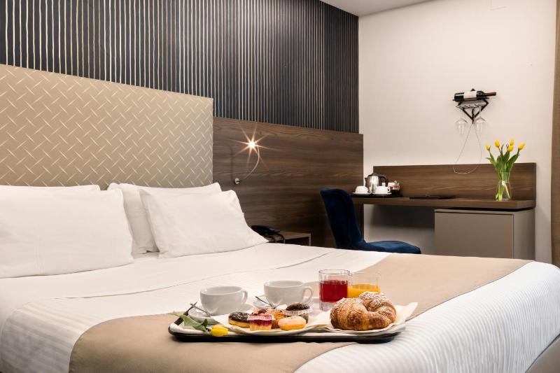 Superior Double Room image 3