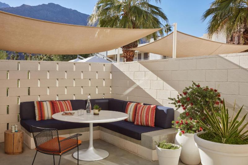 Patio Room with Garden image 2