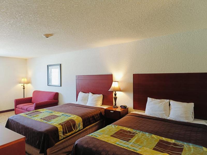 2 Queen Beds with Sofa Bed image 1