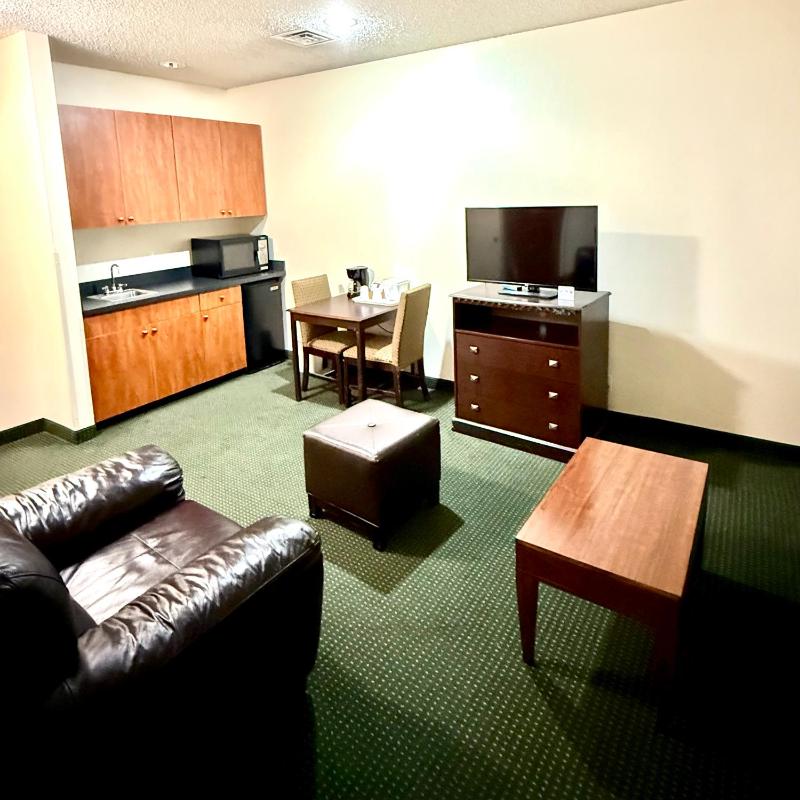 Deluxe King Suite - Non-Smoking image 2
