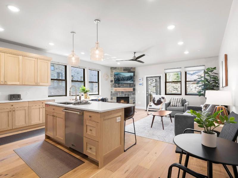 Mayflower Lakeside 3 Bedroom Mountain Retreat - image 1
