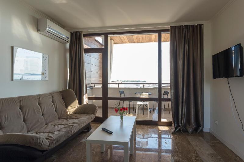 Apartment with Sea View (3 Adults) image 3