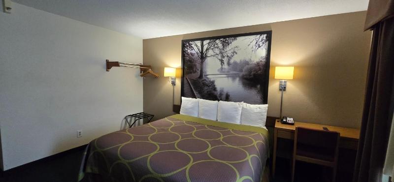 King Suite - Non-Smoking image 3