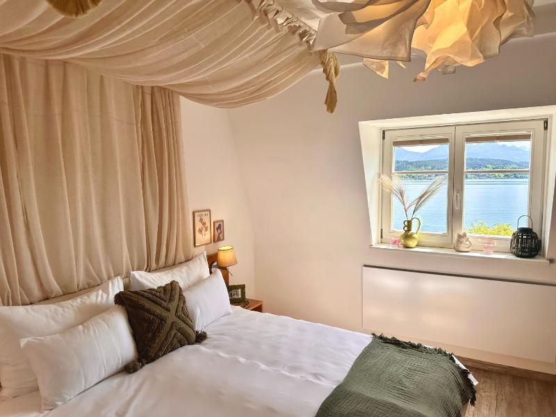Comfort Double Room with Lake View image 2