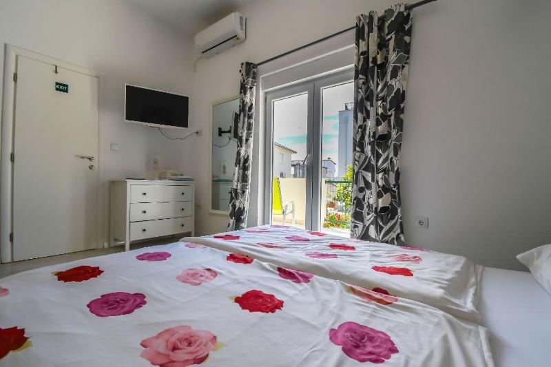 Apartments Tomo - near airport - image 14