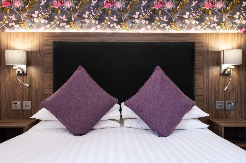 Double Room image 3