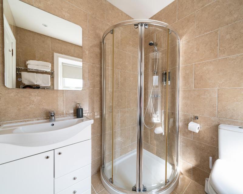 Standard Double or Twin Room image 3