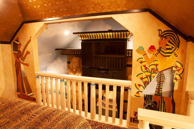 Queen Room - Egyptian Theme image 3