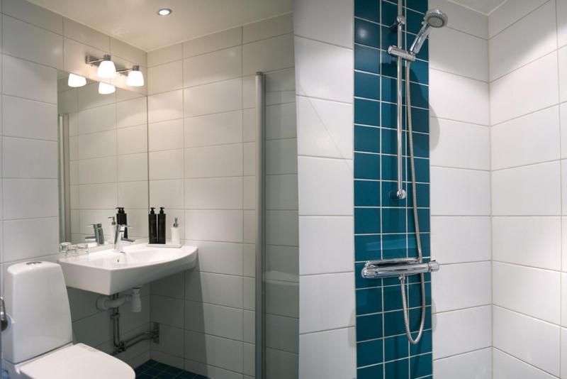 Standard Twin Room image 2