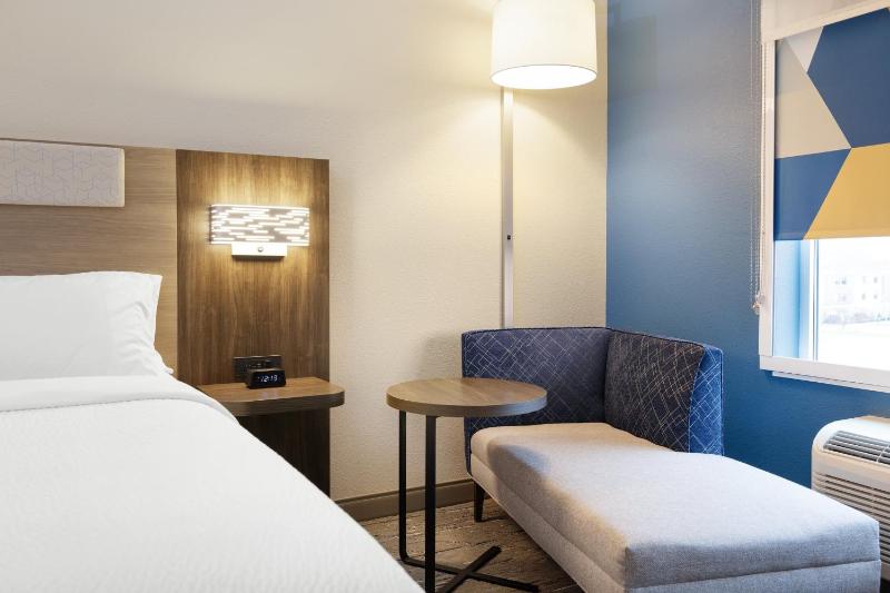 King Suite - Non-Smoking image 2