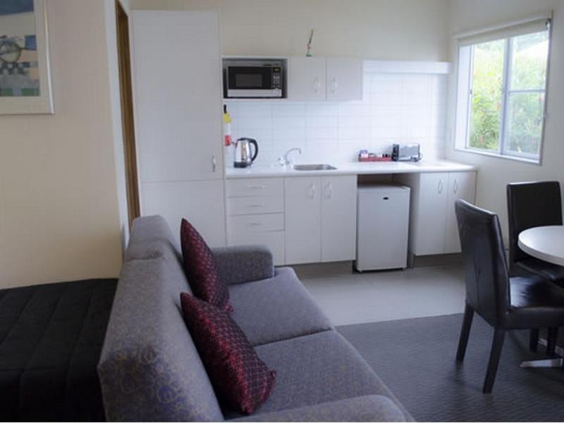 Wellington 747 Motel - image 3