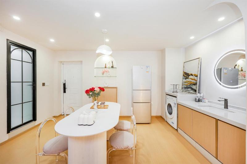 Baihong Sky View Studio with Deep Soak Tub - Jiefangbei Center - image 5
