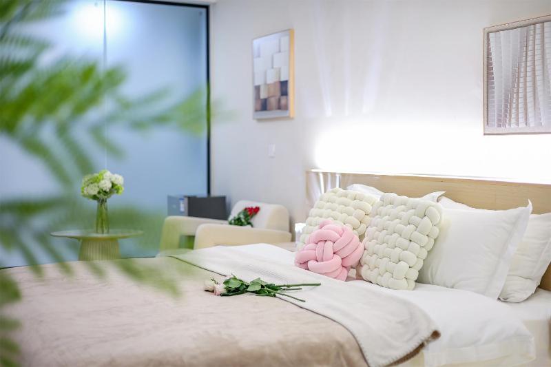 Baihong Sky View Studio with Deep Soak Tub - Jiefangbei Center - image 14