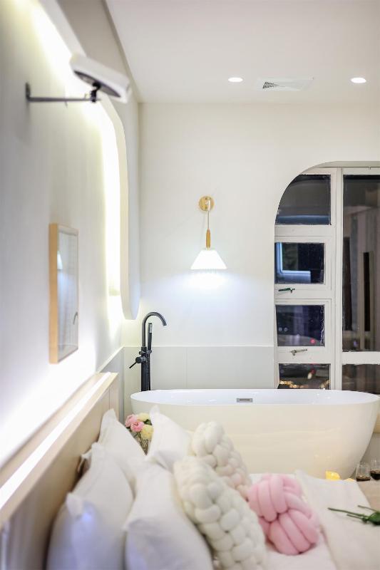 Baihong Sky View Studio with Deep Soak Tub - Jiefangbei Center - image 23