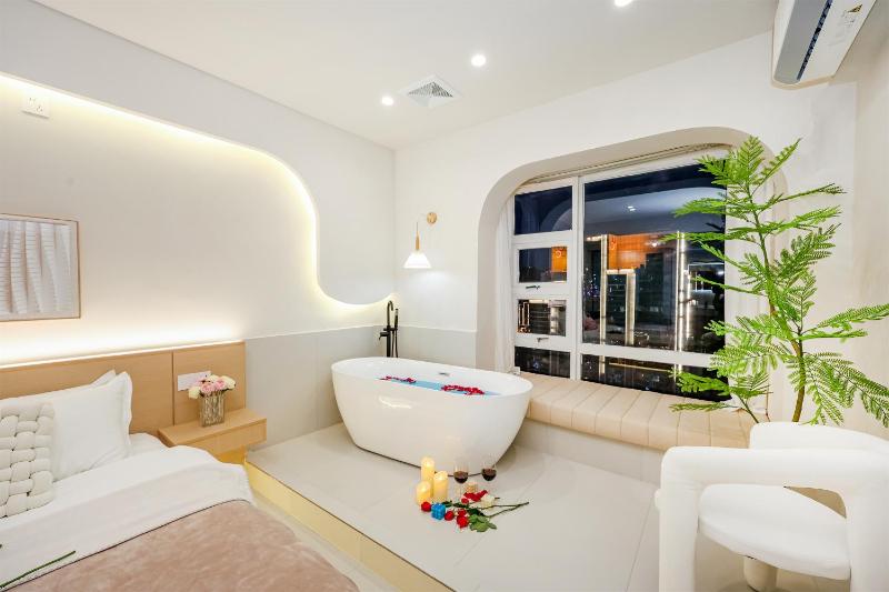Baihong Sky View Studio with Deep Soak Tub - Jiefangbei Center - image 9
