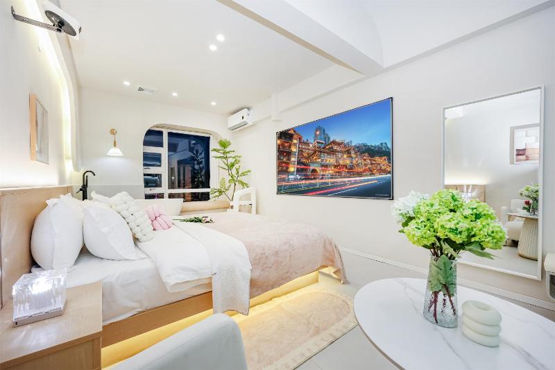 Baihong Sky View Studio with Deep Soak Tub - Jiefangbei Center - image 12