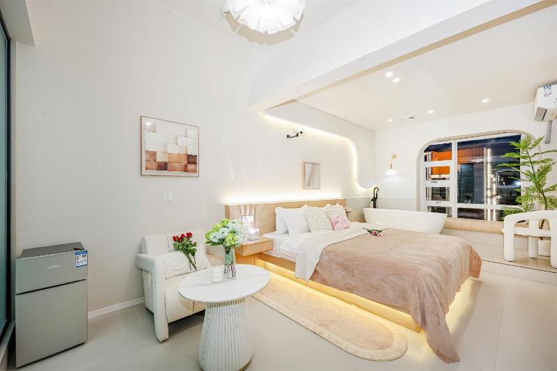 Baihong Sky View Studio with Deep Soak Tub - Jiefangbei Center - image 32