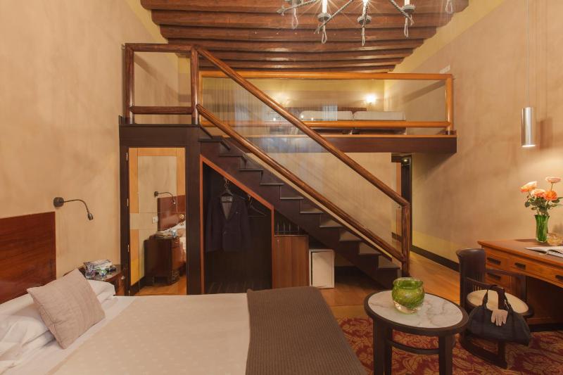 Quadruple Room image 4