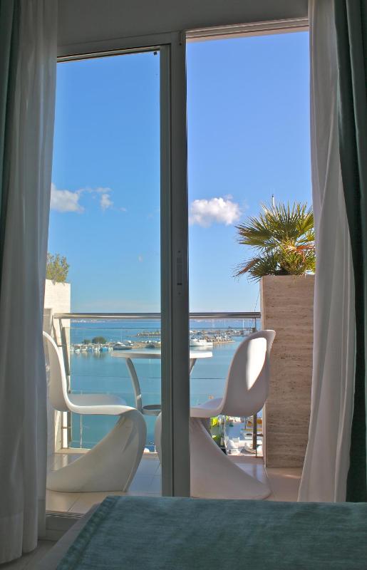 Twin Room with Sea View image 2