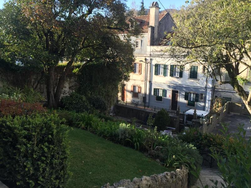 Twin Room with Shared Bathroom image 3