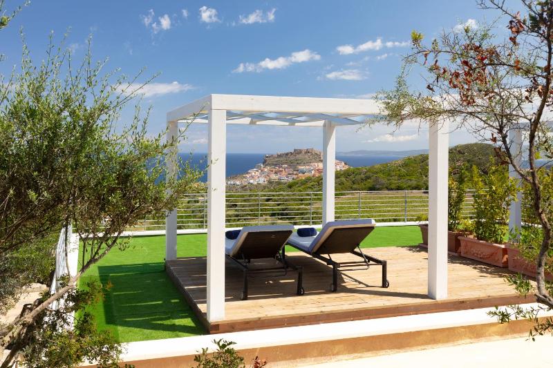 Deluxe Double Room with Sea View image 3