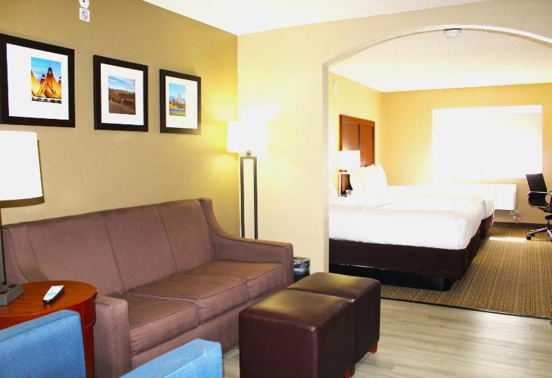 Queen Suite with Two Queen Beds - Non-Smoking image 2