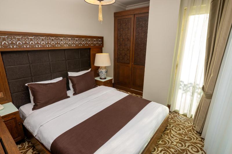 Junior Suite with Balcony image 4