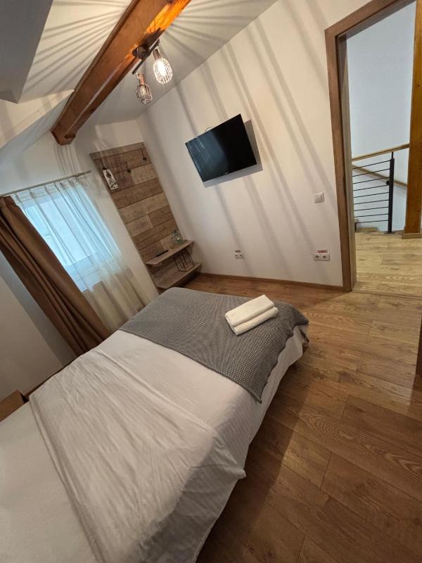 Economy Double Room image 4