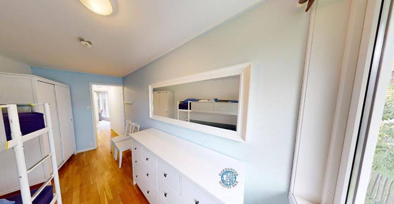 Budget Twin Room with Shared Bathroom image 1