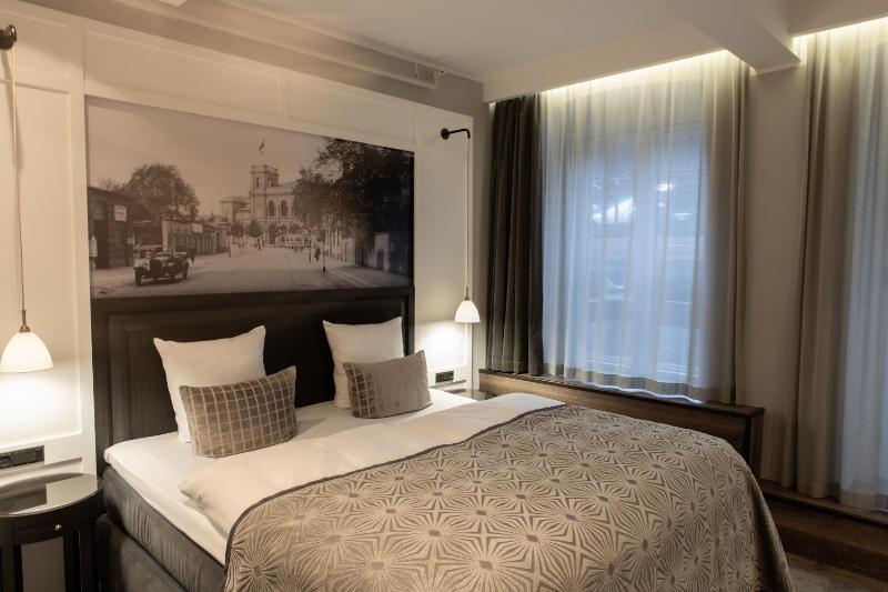 Double Deluxe image 1