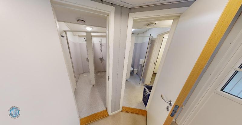 Budget Twin Room with Shared Bathroom image 2