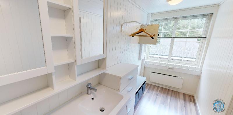 Family Room with Shared Bathroom image 3