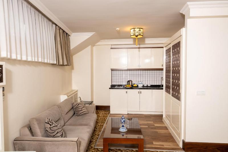 Economy Studio image 3