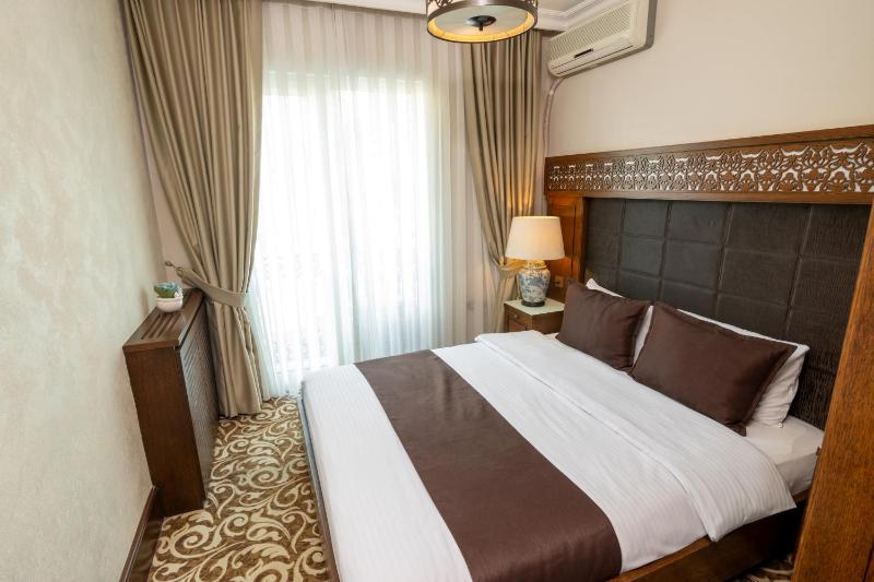 Deluxe Suite image 4