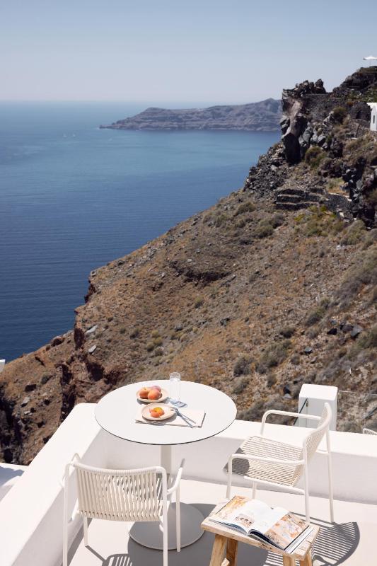 Deluxe Room with Sea View image 3