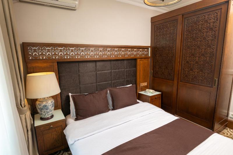 Deluxe Suite image 3