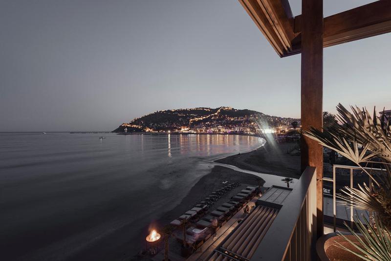 King Suite with Sea View image 1